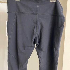 Athleta Salutation Stash Pocket Capri Tights